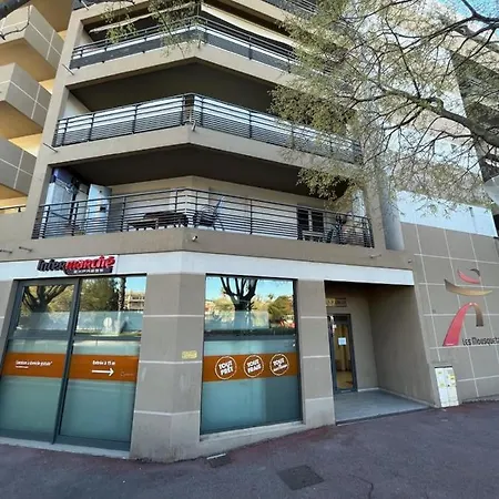 Апартаменты With Terrace Near The Center Антиб