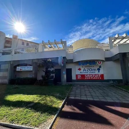Апартаменты With Terrace Near The Center Антиб